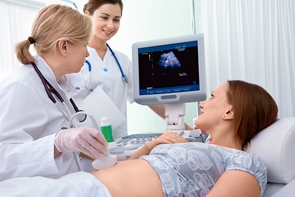 Cần phải đi khám thai lần đầu tiên lúc nào?